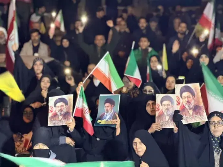  اینجا دختران ایران پرچم‌داری می‌کنند + فیلم