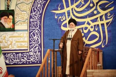 امام جمعه مشهد: آمریکا در جنگ با ایران در دو راهی ماشه و فرسایش گرفتار شده است