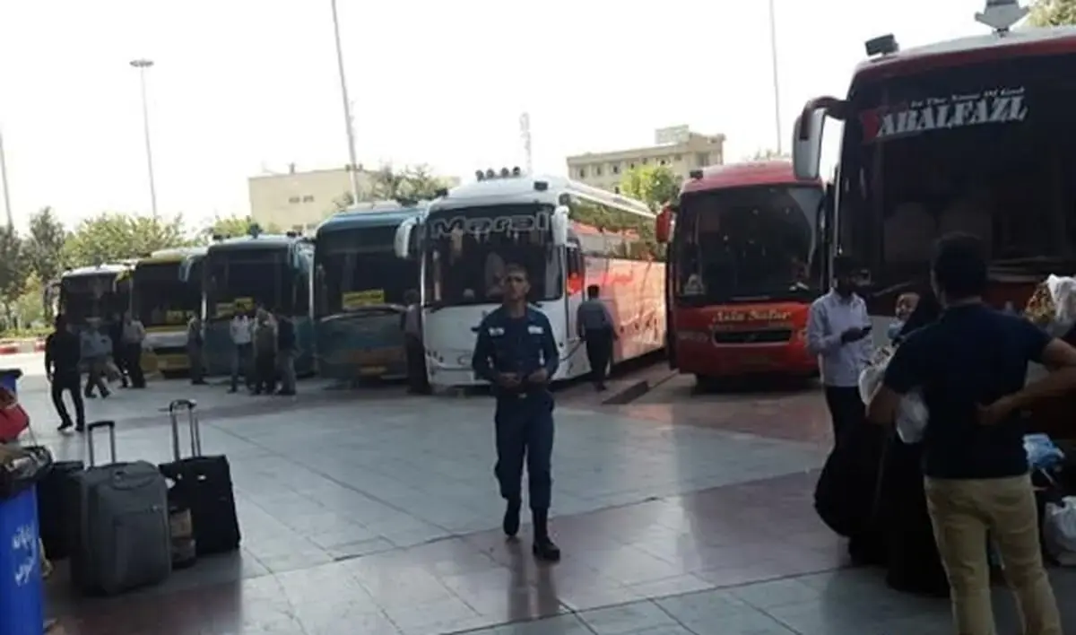 تجارت رنج در ترمینال جنوب/ استخوان کودکان جلیقهسبز زیر بار سنگین خورد میشود/ زندگی در خوابگاهی بدون سقف به خاطر یک ساندویچ کالباس!