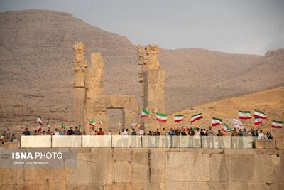 عکس/تجمع «جان فدایان تمدن ایران» در تخت جمشید | آخرین خبر