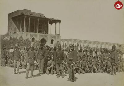 سربازان قاجاری در میدان نقش جهان اصفهان / عکس