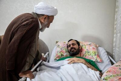  دیدار اعضای دفتر حفظ و نشر آثار رهبر شهید انقلاب با جانباز جنگ سوم تحمیلی