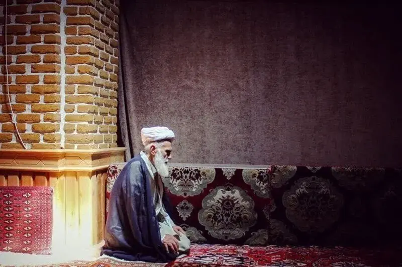 ۱۱۰ خاطره از آیتالله حائری شیرازی؛ «محیالدین» چگونه از دل زندگی درس میسازد؟