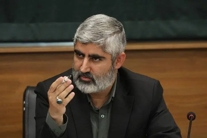 عباس بیگدلی، نماینده تاکستان در مجلس در گفتگو با نوبنیاد: هیئترئیسه در فرآیند استیضاح عراقچی، مانعتراشی نکند