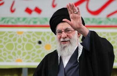  لحظاتی منتشر نشده از دیدارهای صمیمانه خانواده‌های معظم شهدا با رهبر شهید انقلاب + فیلم