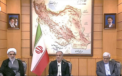  پزشکیان: ما در این خانه زندگی می‌کنیم و در برابر حفظ آن برای آیندگان مسئول هستیم