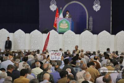  نماز جمعه تهران به امامت آیت‌الله خاتمی در دانشگاه تهران