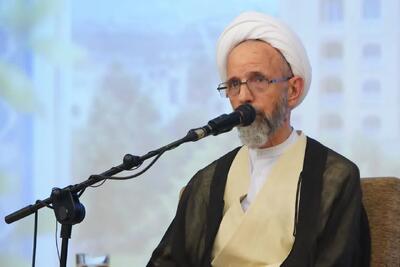 رئیس موسسه امام خمینی: برخی حل مشکلات را صرفا در مذاکره جستجو میکنند/ خدا به ملت ایران لطف کرد و رهبری را نصیب کرد که خلف صالح رهبر شهید است