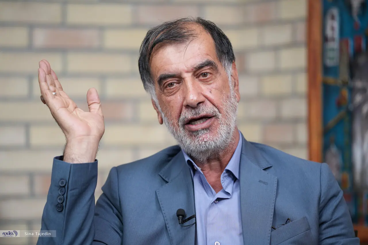  محمدرضا باهنر از مجری پیشین صداوسیما عذرخواهی کرد