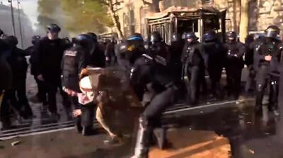 لحظه کشتن یک معترض توسط پلیس فرانسه