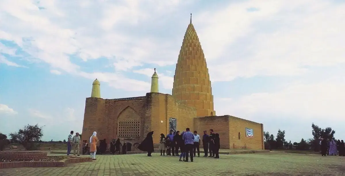  احداث سردر آرامگاه یعقوب لیث صفاری با بهره گیری از معماری ساسانی/ گلکاری ۲ هکتاری فضای سبز محوطه