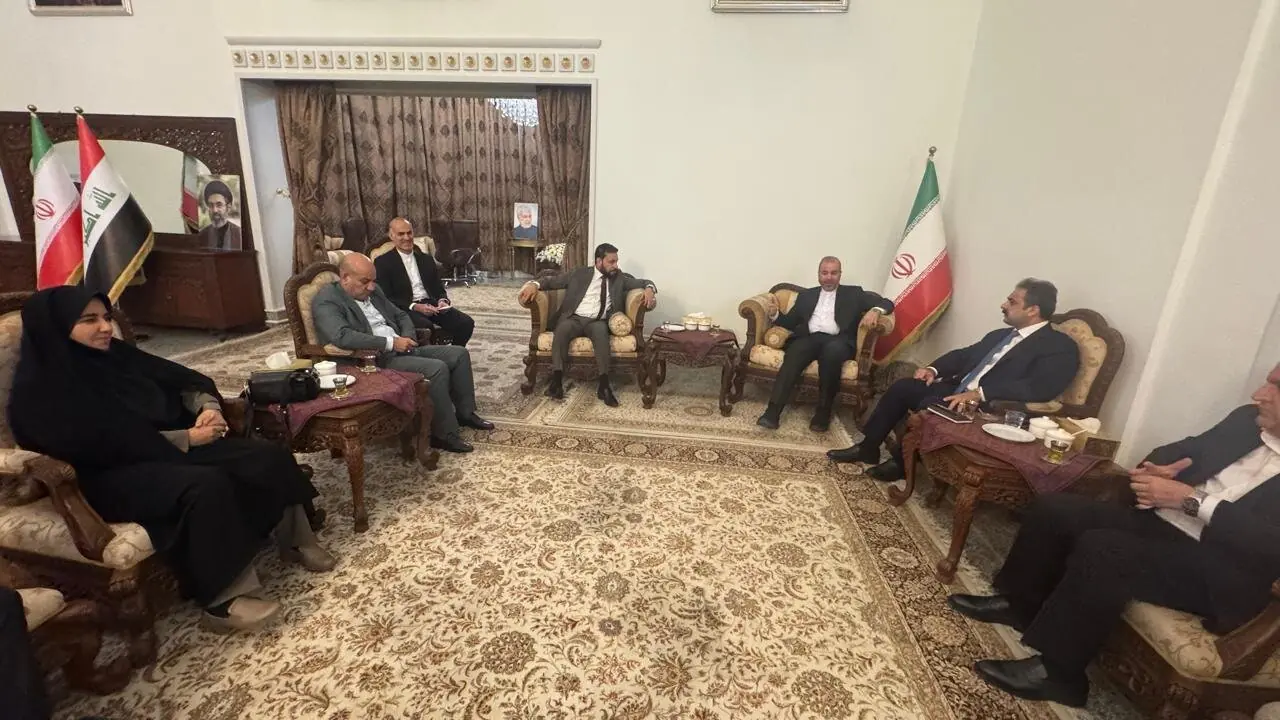 دیدار رئیس سازمان گذرگاههای مرزی و استانداران سه استان مرزی عراق با سفیر ایران