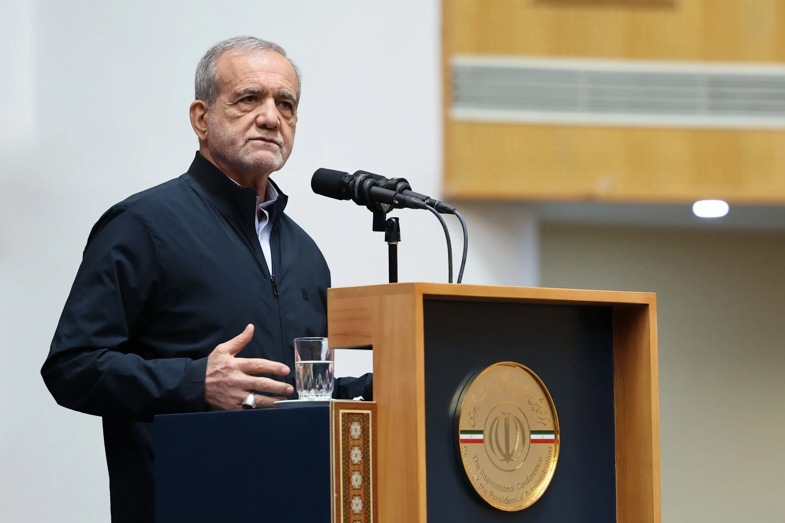  ما را در تاریکی مگذارید!