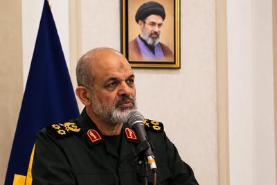  تسلیت فرمانده کل سپاه در پی درگذشت والد امیر سپهبد شهید عبدالرحیم موسوی