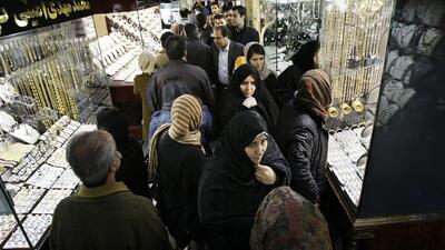  طلای ۱۸ عیار در محدوده ۲۷ میلیون تومان/ چرا افزایش قیمت طلا خانواده‌ ها را از نظر روانی فقیرتر می‌ کند؟/ تحیل روانشناسی خبر ترند