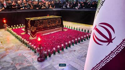  حال‌وهوای زیارت مزار نورانی رهبر شهید انقلاب در رواق دارالذکر مشهد + فیلم