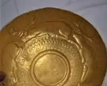  یک ادعا ۱۰۰ کیلوگرم طلا از دو قبر باستانی به سرقت برده شد