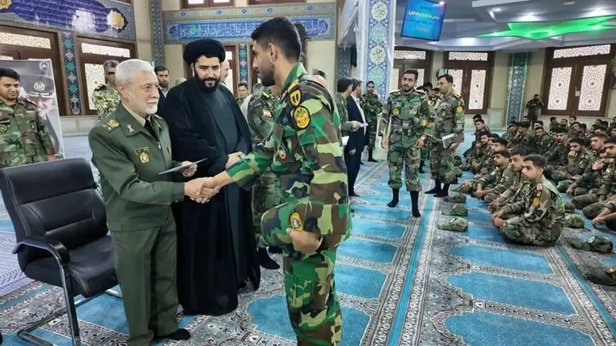 اعطای عطیه فرمانده کل قوا به دانشآموختگان دانشگاه افسری