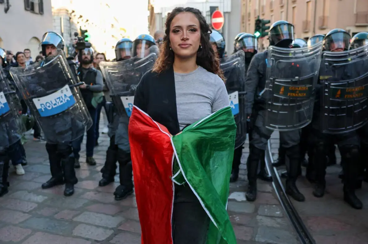 زمستان خشم در اروپا؛ از درگیریهای خیابانی در بارسلونا و تیرانا تا بحران اعتماد به رهبران اتحادیه اروپا به روایت تصاویر