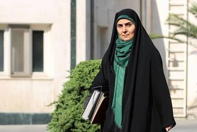 استاندارد دوگانه وزرای جمهوری اسلامی | عکس دو نفره «با افتخار» وزیر راه و ایرانی مقیم هلند با حجاب اختیاری