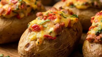  طرز تهیه سیب‌زمینی تنوری با پنیر و مورتادلا؛ غذایی خوشمزه و اقتصادی