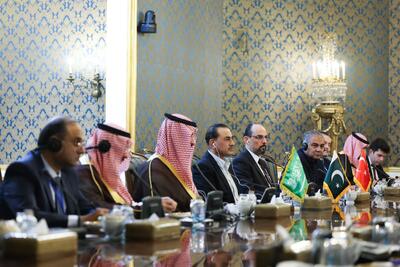  رویترز به نقل از یک مقام ارشد ایرانی: تهران پیش از آنکه آمریکا به مطالباتش پاسخ دهد، درباره برنامه هسته‌ای خود مذاکره نخواهد کرد / گفت‌و‌گو‌های تهران با اعضای پیمان دفاعی مکه، شامل پرونده هسته‌ای ایران نمی‌شود