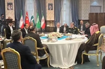  آغاز نشست چهارجانبه ایران، پاکستان، ترکیه، عربستان در تهران/ ریاض هدف سفر خالد بن سلمان به تهران را حمایت از تلاش‌های میانجیگری قطر و پاکستان دانست/ عاصم منیر وارد تهران شد/ پاکستان نیوز: احتمالا ایران به توافق نظامی مکه بپیوندد