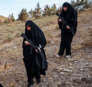  آموزش کار با سلاح به زنان جان‌فدا در بوستان طبیعت + عکس