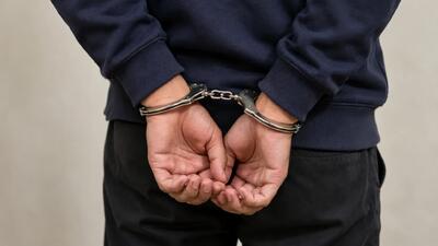  کشف پژو پارس مسروقه در تهرانسر؛ راننده پس از تعقیب‌وگریز دستگیر شد
