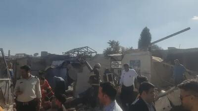  اورژانس: انفجار شدید یک منزل مسکونی در پی برخورد بیل مکانیکی با لوله گاز در کرمانشاه؛ موج انفجار به ۶ ساختمان همجوار هم آسیب وارد کرد/ ۱۱ مصدوم از زیر آوار بیرون کشیده شدند/ تاکنون ۴ نفر جان خود را از دست داده‌اند/ با توجه به وسعت تخریب، امکان افزایش آمار جان‌باختگان یا مصدومان وجود دارد