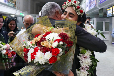 تصاویر استقبال پرشور از دختران قهرمان میناب