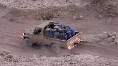  روایتی از زندگی سوخت‌بران در جنوب کرمان؛ «با یک جرقه می‌بینی خود سوخت‌بر و ماشینش به هوا رفتند»/ برخی ۱۰ خودرو می‌خرند و به قاچاقچیان اجاره می‌دهند