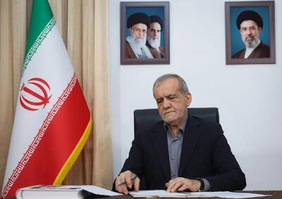  پزشکیان: دولت برای عبور از شرایط «نه جنگ، نه صلح» تلاش می‌کند/ برخی مدیران اندیشکده‌های آمریکایی، می‌گفتند به خاطر داشتن چنین رئیس جمهوری شرمنده‌اند