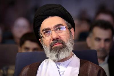 پاسخ رهبرانقلاب به نامه دانشجویان:تا رسیدن به قلّه‌های پیشرفت هم‌عهدیم