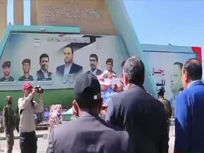  حضور سفیر ایران در صنعاء برای ادای احترام به شهدای یمن | آخرین خبر