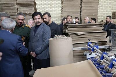  بازدید معاون رئیس‌جمهور از کارخانه کارتن ‌سازی در باروق - همدلی