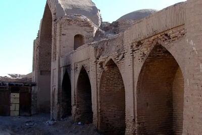  والبیال در بارانداز کاروانسرای ۵۰۰ ساله | چرا کاروانسرای سمنگان هنوز مرمت نشده است؟ + فیلم