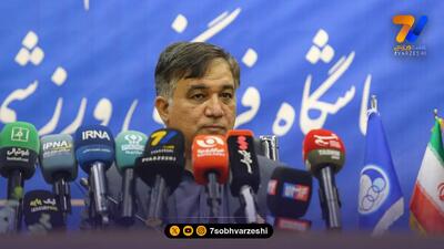 تاجرنیا صبح: به من زنگ نزنید؛ تاجرنیا عصر مقابل دوربین!