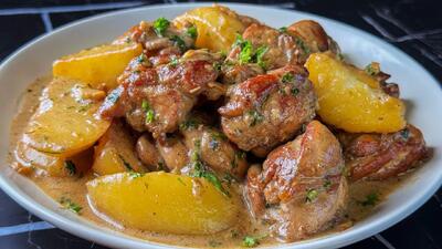  طرز تهیه مرغ و سیب‌زمینی خامه‌ای؛ غذایی خوشمزه با سس غلیظ و لطیف