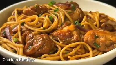  طرز تهیه نودل مرغ با سس مخصوص؛ شام خوشمزه در نیم ساعت