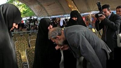وقتی علی خانه نیست انگار دست‌هایم بریده شده است/ علی که باشد همه کارهای خانه رو انجام می‌دهد/ روایت فریده مطهری از 40 سال زندگی مشترک با علی لاریجانی