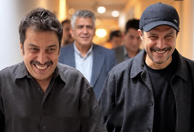 تعارف شدید جواد عزتی و عباس جمشیدی‌فر جلوی مردم |‌ ببینید