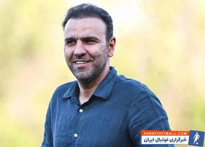  حضور محسن خلیلی مدیر تیم پرسپولیس در جایگاه ویژه در دیدار برابر نساجی