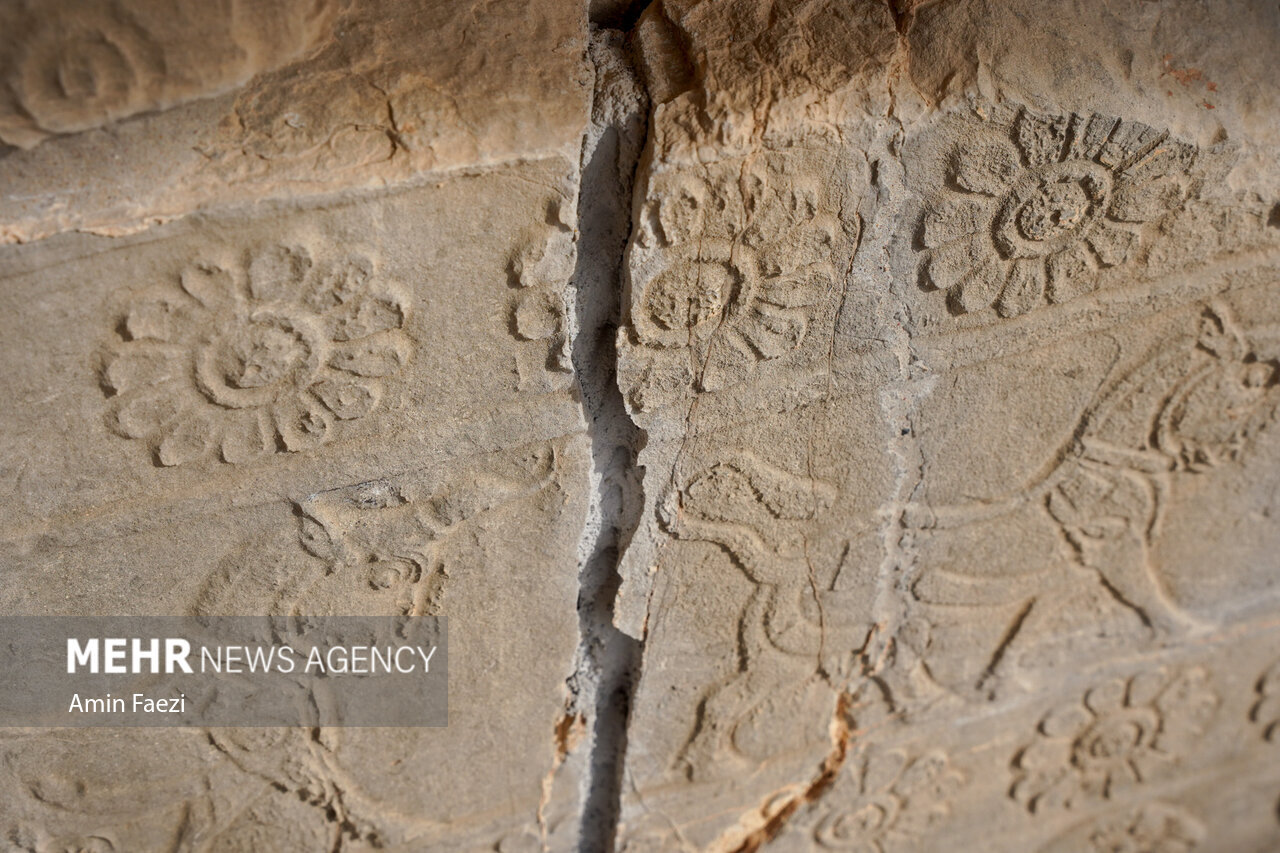 مرمت در حریم شاهان