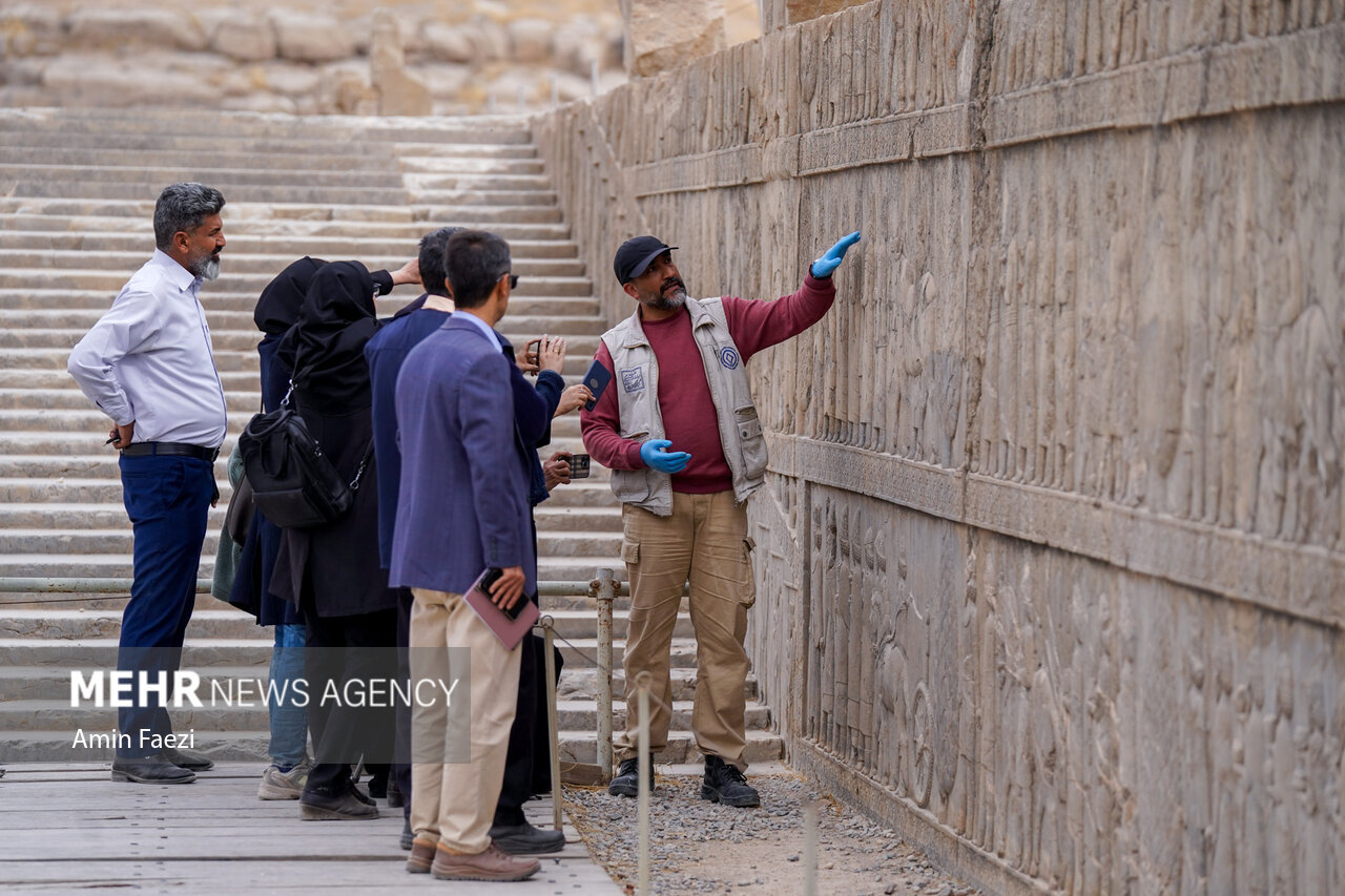 مرمت در حریم شاهان