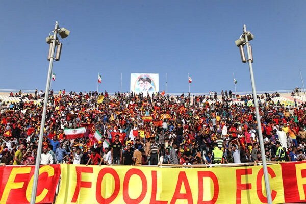 شعارهای تند هواداران فولاد علیه یحیی گل‌محمدی