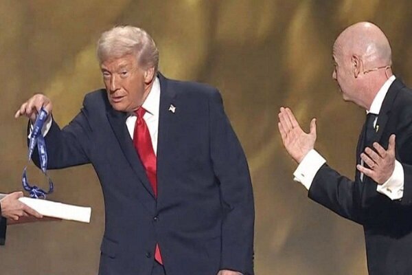 جایزه صلح فیفا به دونالد ترامپ اهدا شد