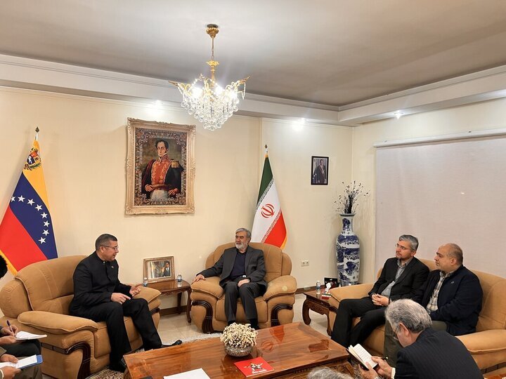 عزیزی: آمریکا به دنبال مقابله با ملتهای آزاده و مبارز است