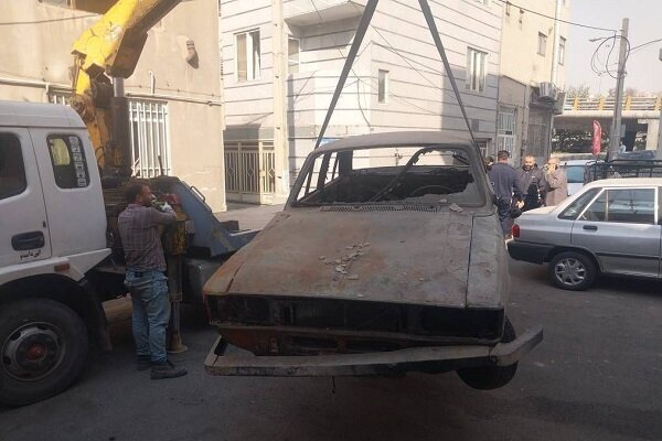 خودروهای فرسوده و رهاشده از معابر منطقه ۱۴ تهران جمعآوری میشوند