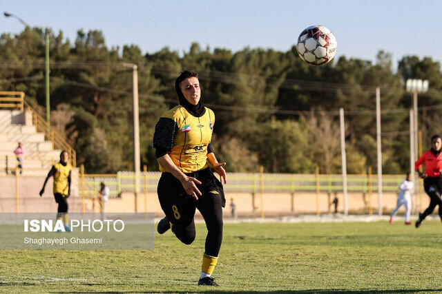 پیروزی خاتون بم در دیدار معوقه فوتبال زنان